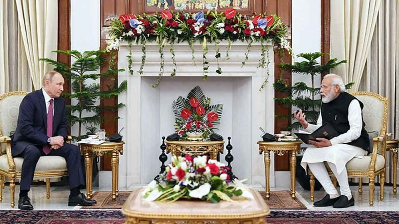 ವ್ಲಾಡಿಮಿರ್ ಪುಟಿನ್ ಜತೆ ಮೋದಿ ಮಾತು; ರಷ್ಯಾ-ಉಕ್ರೇನ್ ಯುದ್ಧದ ಬಗ್ಗೆ ಭಾರತದ ನಿಲುವು ಪುನರುಚ್ಚರಿಸಿದ ಪ್ರಧಾನಿ ವ್ಲಾಡಿಮಿರ್ ಪುಟಿನ್ ಜತೆ ಮೋದಿ ಮಾತು; ರಷ್ಯಾ-ಉಕ್ರೇನ್ ಯುದ್ಧದ ಬಗ್ಗೆ ಭಾರತದ ನಿಲುವು ಪುನರುಚ್ಚರಿಸಿದ ಪ್ರಧಾನಿ