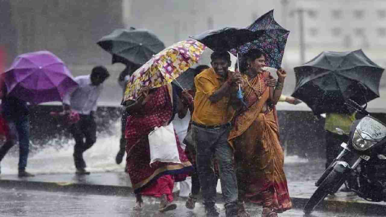 Rain Updates: ವ್ಯಾಪಕ ಮಳೆಯಿಂದ ಮಹಾರಾಷ್ಟ್ರ, ಗುಜರಾತ್​ನಲ್ಲಿ ರೆಡ್ ಅಲರ್ಟ್​ ಘೋಷಣೆ; ಕರ್ನಾಟಕದಲ್ಲೂ ಪ್ರವಾಹ ಭೀತಿ