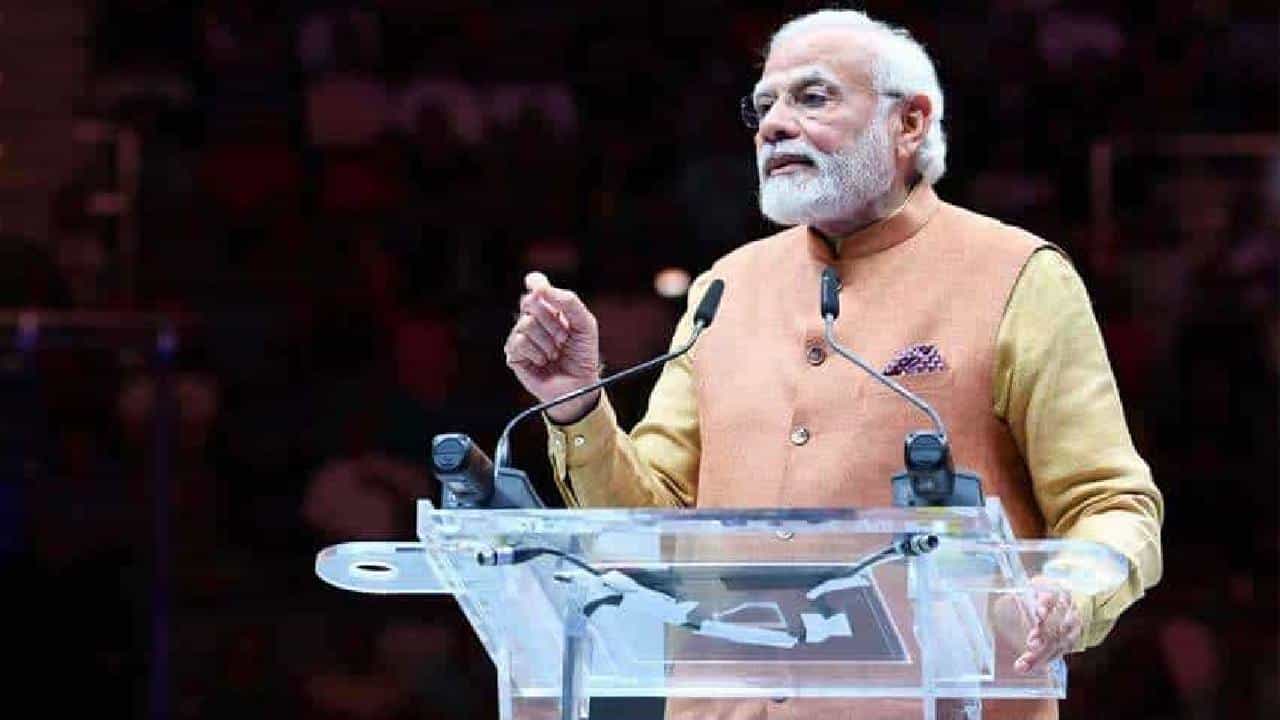 PM Modi Varanasi Visit: ವಾರಾಣಸಿಗೆ ಇಂದು ಪ್ರಧಾನಿ ಮೋದಿ ಭೇಟಿ; 1,800 ಕೋಟಿ ರೂ. ಯೋಜನೆಗಳಿಗೆ ಚಾಲನೆ PM Modi Varanasi Visit: ವಾರಾಣಸಿಗೆ ಇಂದು ಪ್ರಧಾನಿ ಮೋದಿ ಭೇಟಿ; 1,800 ಕೋಟಿ ರೂ. ಯೋಜನೆಗಳಿಗೆ ಚಾಲನೆ