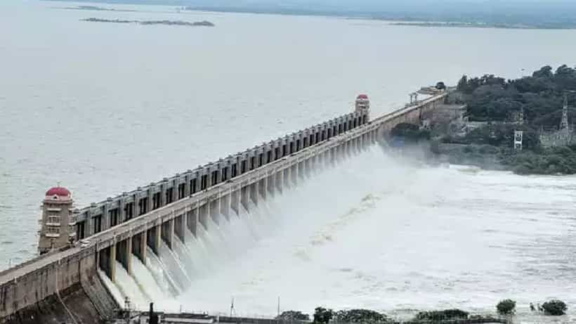 ತುಂಗಭದ್ರಾ ಜಲಾಶಯ ಭರ್ತಿ: ನದಿ ಪಾತ್ರದ ಗ್ರಾಮಗಳ ಜನರಿಗೆ ಆತಂಕ, ಬಾಗಿನ ಅರ್ಪಣೆ