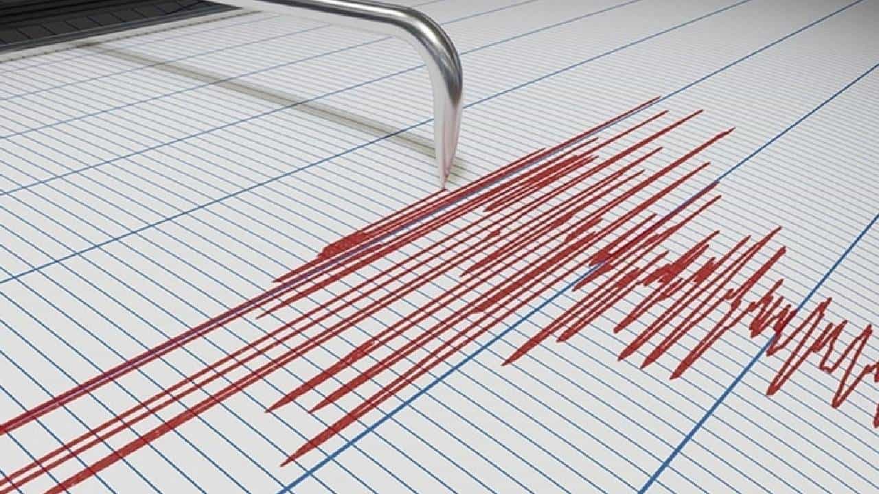 Karnataka Earthquake: ವಿಜಯಪುರ ಜಿಲ್ಲೆಯಲ್ಲಿ ಮತ್ತೆ ಕಂಪಿಸಿದ ಭೂಮಿ: ರಿಕ್ಟರ್ ಮಾಪಕದಲ್ಲಿ 4.9ರಷ್ಟು ಕಂಪನದ ತೀವ್ರತೆ ದಾಖಲು Karnataka Earthquake: ವಿಜಯಪುರ ಜಿಲ್ಲೆಯಲ್ಲಿ ಮತ್ತೆ ಕಂಪಿಸಿದ ಭೂಮಿ: ರಿಕ್ಟರ್ ಮಾಪಕದಲ್ಲಿ 4.9ರಷ್ಟು ಕಂಪನದ ತೀವ್ರತೆ ದಾಖಲು