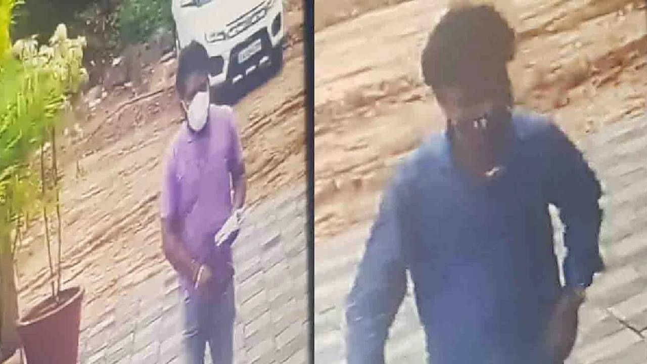 ವಾಸ್ತುತಜ್ಞ ಚಂದ್ರಶೇಖರ ಗುರೂಜಿ ಕೊಲೆ ಪ್ರಕರಣ: ಆರೋಪಿಗಳಾದ ಮಹಾಂತೇಶ, ಮಂಜುನಾಥ ಮನೆಯಲ್ಲಿ ಪೊಲೀಸ್ ಶೋಧ ವಾಸ್ತುತಜ್ಞ ಚಂದ್ರಶೇಖರ ಗುರೂಜಿ ಕೊಲೆ ಪ್ರಕರಣ: ಆರೋಪಿಗಳಾದ ಮಹಾಂತೇಶ, ಮಂಜುನಾಥ ಮನೆಯಲ್ಲಿ ಪೊಲೀಸ್ ಶೋಧ