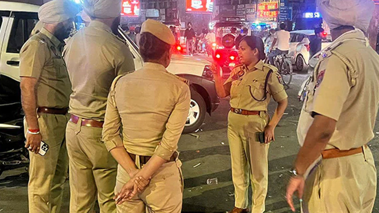 ಪಂಜಾಬ್ನಲ್ಲಿ ಮದ್ಯ ಸೇವಿಸಿ ವಾಹನ ಚಲಾಯಿಸಿದರೆ ದಂಡ, ಲೈಸನ್ಸ್ ರದ್ದು ಶಿಕ್ಷೆ ಜತೆಗೆ ರಕ್ತದಾನವೂ ಕಡ್ಡಾಯ ಪಂಜಾಬ್ನಲ್ಲಿ ಮದ್ಯ ಸೇವಿಸಿ ವಾಹನ ಚಲಾಯಿಸಿದರೆ ದಂಡ, ಲೈಸನ್ಸ್ ರದ್ದು ಶಿಕ್ಷೆ ಜತೆಗೆ ರಕ್ತದಾನವೂ ಕಡ್ಡಾಯ