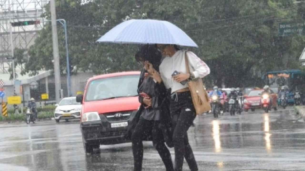Karnataka Rain: ಮಳೆಯ ಆರ್ಭಟಕ್ಕೆ ಕರ್ನಾಟಕ ತತ್ತರ; ದಕ್ಷಿಣ ಕನ್ನಡ, ಉಡುಪಿ, ಉತ್ತರ ಕನ್ನಡದಲ್ಲಿ ರೆಡ್ ಅಲರ್ಟ್ ಘೋಷಣೆ Karnataka Rain: ಮಳೆಯ ಆರ್ಭಟಕ್ಕೆ ಕರ್ನಾಟಕ ತತ್ತರ; ದಕ್ಷಿಣ ಕನ್ನಡ, ಉಡುಪಿ, ಉತ್ತರ ಕನ್ನಡದಲ್ಲಿ ರೆಡ್ ಅಲರ್ಟ್ ಘೋಷಣೆ