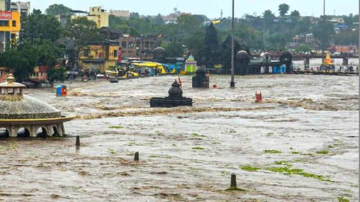 Monsoon 2022: ಉತ್ತರ ಭಾರತದಲ್ಲಿ ಭಾರೀ ಪ್ರವಾಹ; ಮಹಾರಾಷ್ಟ್ರ, ಗುಜರಾತ್, ಮಧ್ಯಪ್ರದೇಶದಲ್ಲಿ ಮರಣ ಮೃದಂಗ Monsoon 2022: ಉತ್ತರ ಭಾರತದಲ್ಲಿ ಭಾರೀ ಪ್ರವಾಹ; ಮಹಾರಾಷ್ಟ್ರ, ಗುಜರಾತ್, ಮಧ್ಯಪ್ರದೇಶದಲ್ಲಿ ಮರಣ ಮೃದಂಗ