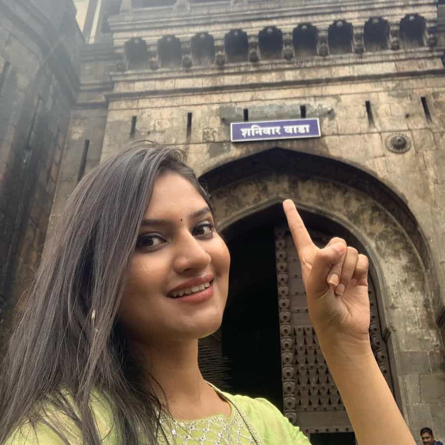 ನಟಿ ರಂಜನಿ ರಾಘವನ್ ಅವರು ‘ಕನ್ನಡತಿ’ ಧಾರಾವಾಹಿಯಲ್ಲಿ ನಟಿಸುತ್ತಿದ್ದಾರೆ. ಅವರು ಭುವನೇಶ್ವರಿ ಎಂದೇ ಫೇಮಸ್. ಅವರನ್ನು ಇನ್ಸ್ಟಾಗ್ರಾಮ್ನಲ್ಲಿ ಲಕ್ಷಾಂತರ ಮಂದಿ ಹಿಂಬಾಲಿಸುತ್ತಿದ್ದಾರೆ. ಅಭಿಮಾನಿಗಳ ಜತೆ ನಿರಂತರವಾಗಿ ಸಂಪರ್ಕದಲ್ಲಿರಲು ಸೋಶಿಯಲ್ ಮೀಡಿಯಾದಲ್ಲಿ ರಂಜನಿ ಸಾಕಷ್ಟು ಫೋಟೋ ಹಂಚಿಕೊಳ್ಳುತ್ತಿರುತ್ತಾರೆ.