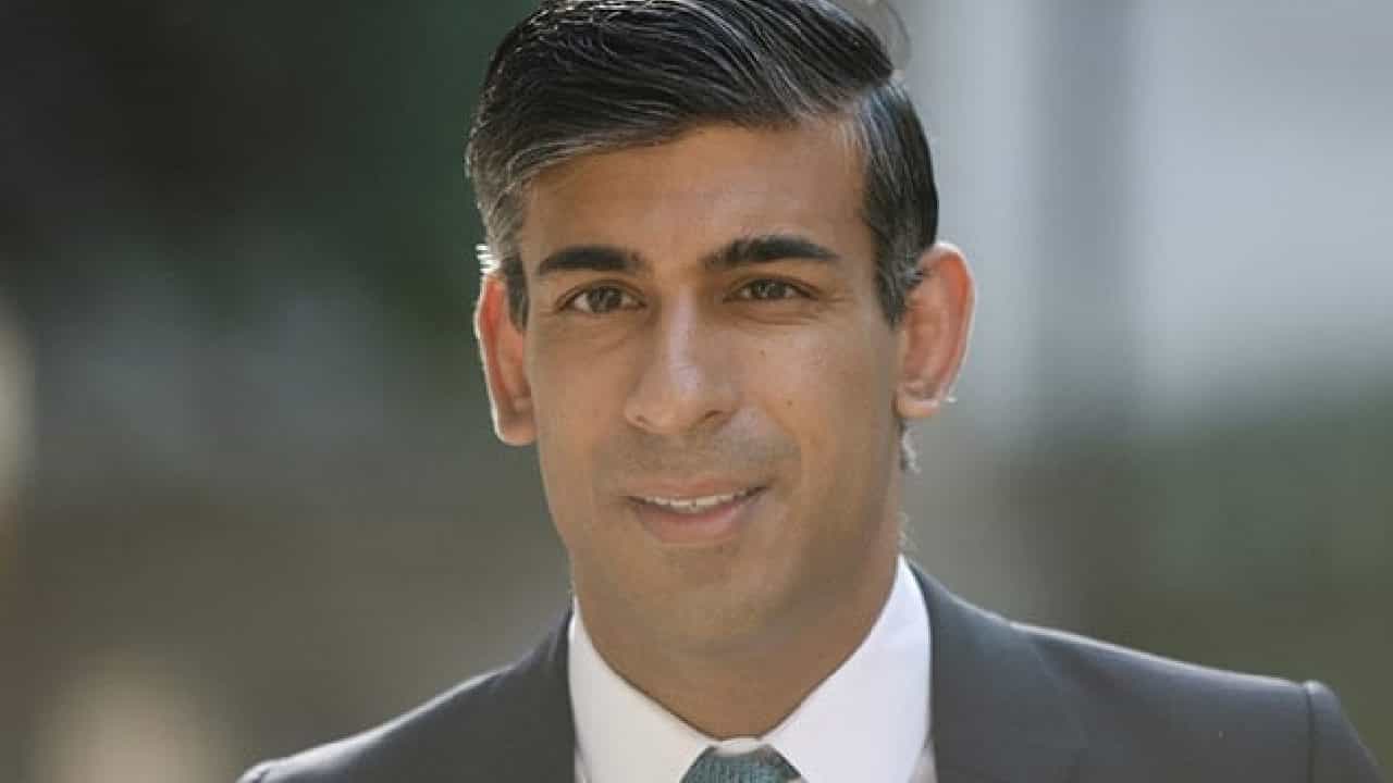 Rishi Sunak: ಬ್ರಿಟನ್ ಪ್ರಧಾನಿ ರೇಸ್ನಲ್ಲಿ ಗೆದ್ದರೆ ಸರ್ಕಾರದ ಮುಖ್ಯಸ್ಥನ ಪಟ್ಟಕ್ಕೇರಿದ 6ನೇ ಭಾರತೀಯರಾಗಲಿದ್ದಾರೆ ರಿಷಿ ಸುನಕ್ Rishi Sunak: ಬ್ರಿಟನ್ ಪ್ರಧಾನಿ ರೇಸ್ನಲ್ಲಿ ಗೆದ್ದರೆ ಸರ್ಕಾರದ ಮುಖ್ಯಸ್ಥನ ಪಟ್ಟಕ್ಕೇರಿದ 6ನೇ ಭಾರತೀಯರಾಗಲಿದ್ದಾರೆ ರಿಷಿ ಸುನಕ್