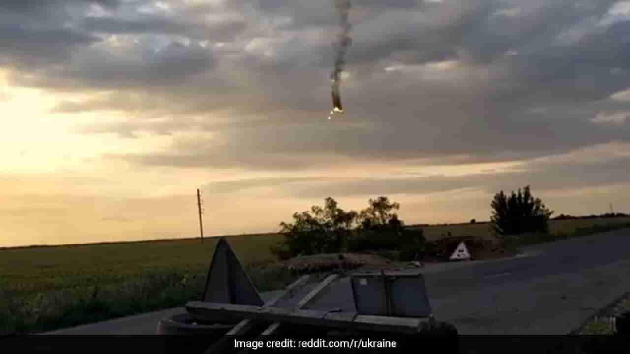 Russia- Ukraine War: ಉಕ್ರೇನ್ ಗುಂಡಿನ ದಾಳಿಗೆ ನೆಲಕ್ಕುರುಳಿದ ರಷ್ಯಾದ ಯುದ್ಧವಿಮಾನ; ವಿಡಿಯೋ ವೈರಲ್
