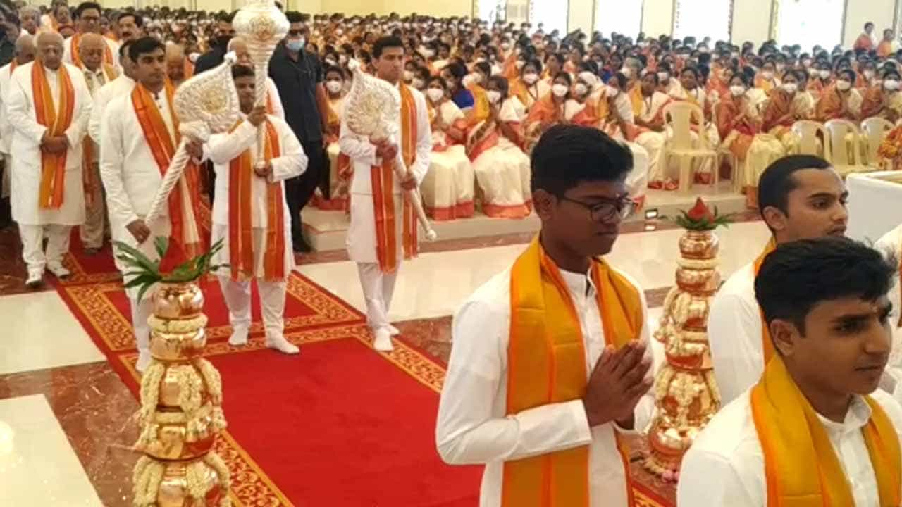 ಸತ್ಯಸಾಯಿ ಮಾನವ ಅಭ್ಯುದಯ ವಿವಿ ಪ್ರಥಮ ಘಟಿಕೋತ್ಸವ; ಮಾಜಿ ಕ್ರಿಕೆಟಿಗ ಸುನಿಲ್ ಗವಾಸ್ಕರ್, ಇಸ್ರೋ ಮಾಜಿ ಮುಖ್ಯಸ್ಥ ಡಾ.ಕಸ್ತೂರಿ ರಂಗನ್ ಸೇರಿ ನಾಲ್ವರಿಗೆ ಗೌರವ ಡಾಕ್ಟರೇಟ್ ಸತ್ಯಸಾಯಿ ಮಾನವ ಅಭ್ಯುದಯ ವಿವಿ ಪ್ರಥಮ ಘಟಿಕೋತ್ಸವ; ಮಾಜಿ ಕ್ರಿಕೆಟಿಗ ಸುನಿಲ್ ಗವಾಸ್ಕರ್, ಇಸ್ರೋ ಮಾಜಿ ಮುಖ್ಯಸ್ಥ ಡಾ.ಕಸ್ತೂರಿ ರಂಗನ್ ಸೇರಿ ನಾಲ್ವರಿಗೆ ಗೌರವ ಡಾಕ್ಟರೇಟ್
