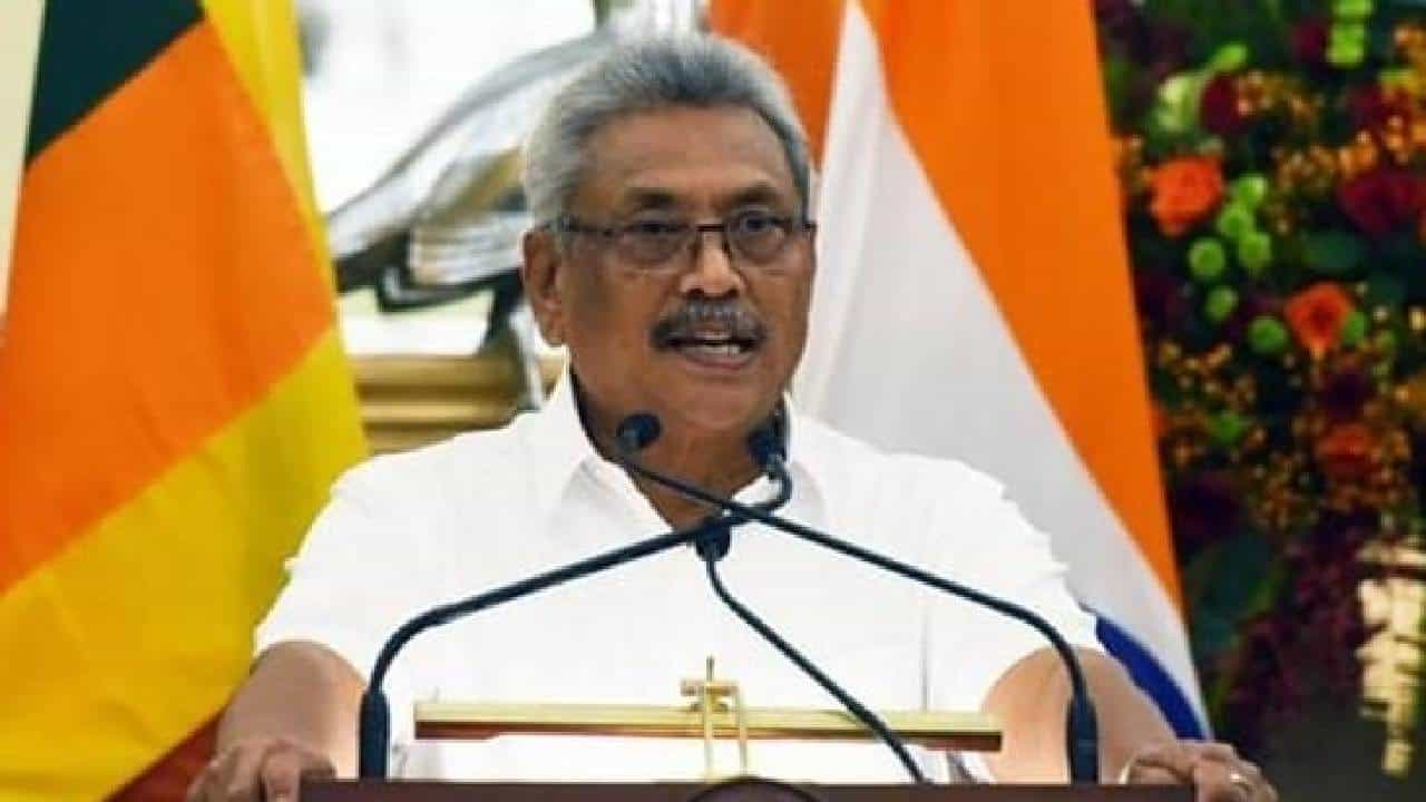 Sri Lanka Crisis: ಶ್ರೀಲಂಕಾ ಅಧ್ಯಕ್ಷರ ಮನೆಗೆ ಪ್ರತಿಭಟನಾಕಾರರ ಮುತ್ತಿಗೆ; ಅಧಿಕೃತ ನಿವಾಸದಿಂದ ಗೋತಬಯ ರಾಜಪಕ್ಸ ಪರಾರಿ Sri Lanka Crisis: ಶ್ರೀಲಂಕಾ ಅಧ್ಯಕ್ಷರ ಮನೆಗೆ ಪ್ರತಿಭಟನಾಕಾರರ ಮುತ್ತಿಗೆ; ಅಧಿಕೃತ ನಿವಾಸದಿಂದ ಗೋತಬಯ ರಾಜಪಕ್ಸ ಪರಾರಿ