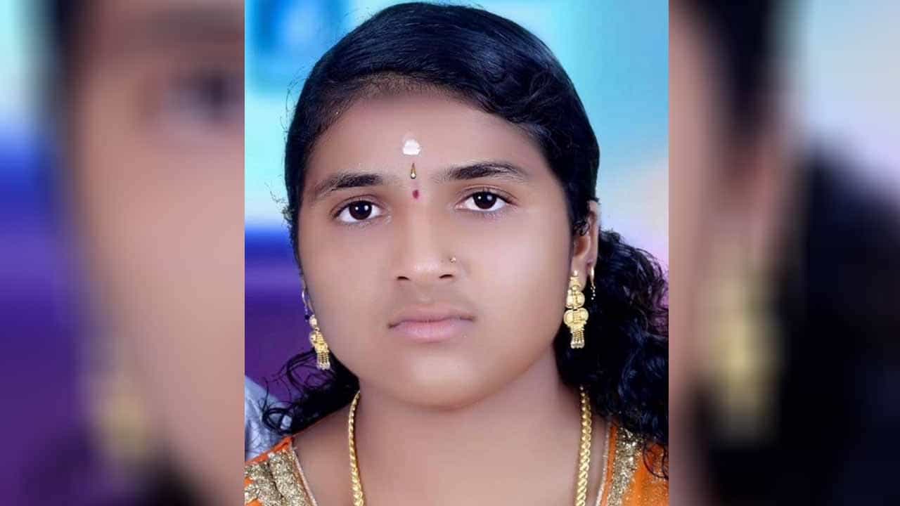 ಗಂಡನ ಮನೆಯವರ ಕಿರುಕುಳ ಆರೋಪ; ಮೈಸೂರಿನಲ್ಲಿ ಇಲಿ ಪಾಷಾಣ ತಿಂದು ಗೃಹಿಣಿ ಆತ್ಮಹತ್ಯೆ ಗಂಡನ ಮನೆಯವರ ಕಿರುಕುಳ ಆರೋಪ; ಮೈಸೂರಿನಲ್ಲಿ ಇಲಿ ಪಾಷಾಣ ತಿಂದು ಗೃಹಿಣಿ ಆತ್ಮಹತ್ಯೆ