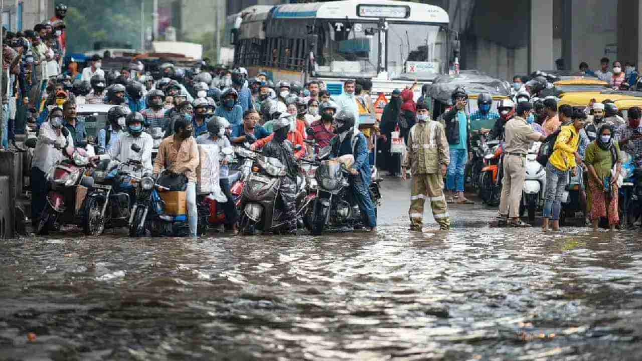 Telangana Rain: ತೆಲಂಗಾಣದಲ್ಲಿ ಪ್ರವಾಹ ಭೀತಿ; ರೆಡ್ ಅಲರ್ಟ್​ ಘೋಷಣೆ, ಶಾಲಾ-ಕಾಲೇಜುಗಳಿಗೆ ರಜೆ