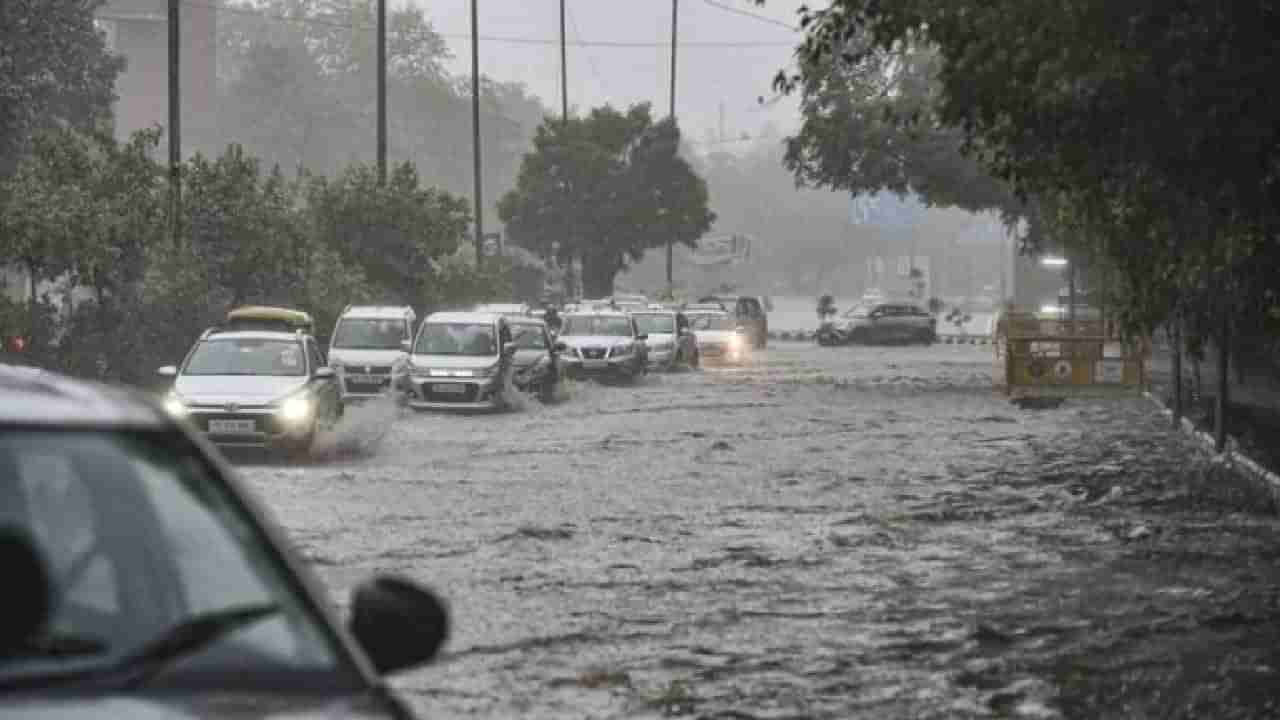 Maharashtra Rain: ಮಹಾರಾಷ್ಟ್ರದ ಥಾಣೆಯಲ್ಲಿ ಪ್ರವಾಹ ಭೀತಿ; ಸಿಎಂ ಏಕನಾಥ್ ಶಿಂಧೆ ಮನೆ ಆವರಣಕ್ಕೂ ನುಗ್ಗಿದ ಮಳೆ ನೀರು