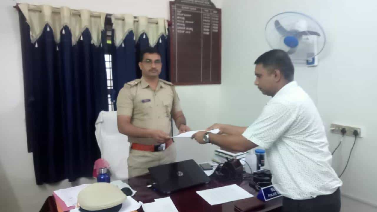 ಕಂಬಳದ ಉಸೇನ್ ಬೋಲ್ಟ್ ಎಂದೇ ಖ್ಯಾತಿ ಪಡೆದ ಶ್ರೀನಿವಾಸ ಗೌಡ ವಿರುದ್ಧ ಕ್ರಿಮಿನಲ್ ದೂರು ಕಂಬಳದ ಉಸೇನ್ ಬೋಲ್ಟ್ ಎಂದೇ ಖ್ಯಾತಿ ಪಡೆದ ಶ್ರೀನಿವಾಸ ಗೌಡ ವಿರುದ್ಧ ಕ್ರಿಮಿನಲ್ ದೂರು