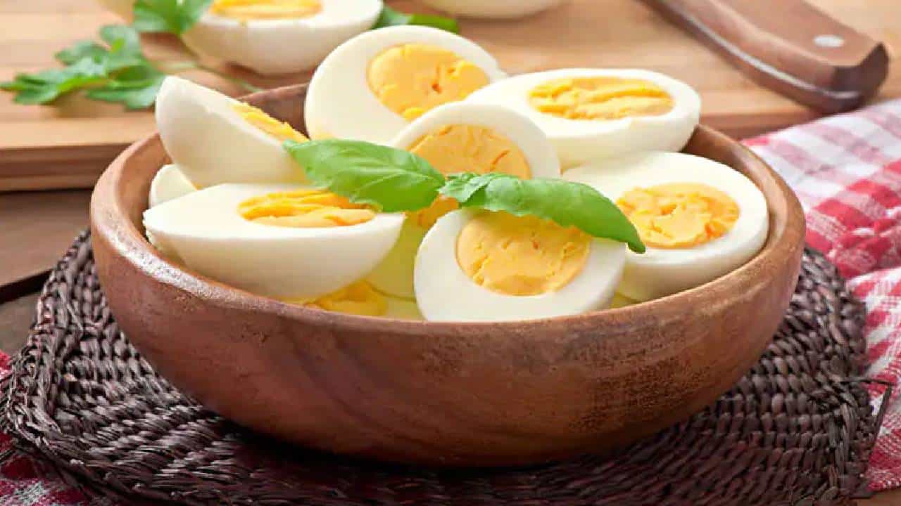 Eggs Side Effect: ದಿನಕ್ಕೆ ಎಷ್ಟು ಮೊಟ್ಟೆ ತಿನ್ನುತ್ತೀರಿ? ಒಂದಕ್ಕಿಂತ ಹೆಚ್ಚು ಮೊಟ್ಟೆ ತಿಂದರೆ ಏನಾಗುತ್ತೆ ಗೊತ್ತಾ? Eggs Side Effect: ದಿನಕ್ಕೆ ಎಷ್ಟು ಮೊಟ್ಟೆ ತಿನ್ನುತ್ತೀರಿ? ಒಂದಕ್ಕಿಂತ ಹೆಚ್ಚು ಮೊಟ್ಟೆ ತಿಂದರೆ ಏನಾಗುತ್ತೆ ಗೊತ್ತಾ?