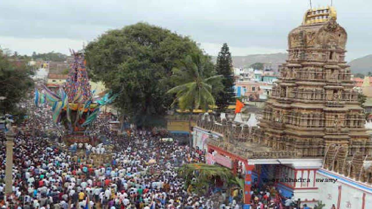 ಐದು ವರ್ಷಗಳ ನಂತರ ಚಾಮರಾಜೇಶ್ವರ ರಥೋತ್ಸವ; ಯದುವೀರ್ ಒಡೆಯರ್ ಚಾಲನೆ ಐದು ವರ್ಷಗಳ ನಂತರ ಚಾಮರಾಜೇಶ್ವರ ರಥೋತ್ಸವ; ಯದುವೀರ್ ಒಡೆಯರ್ ಚಾಲನೆ