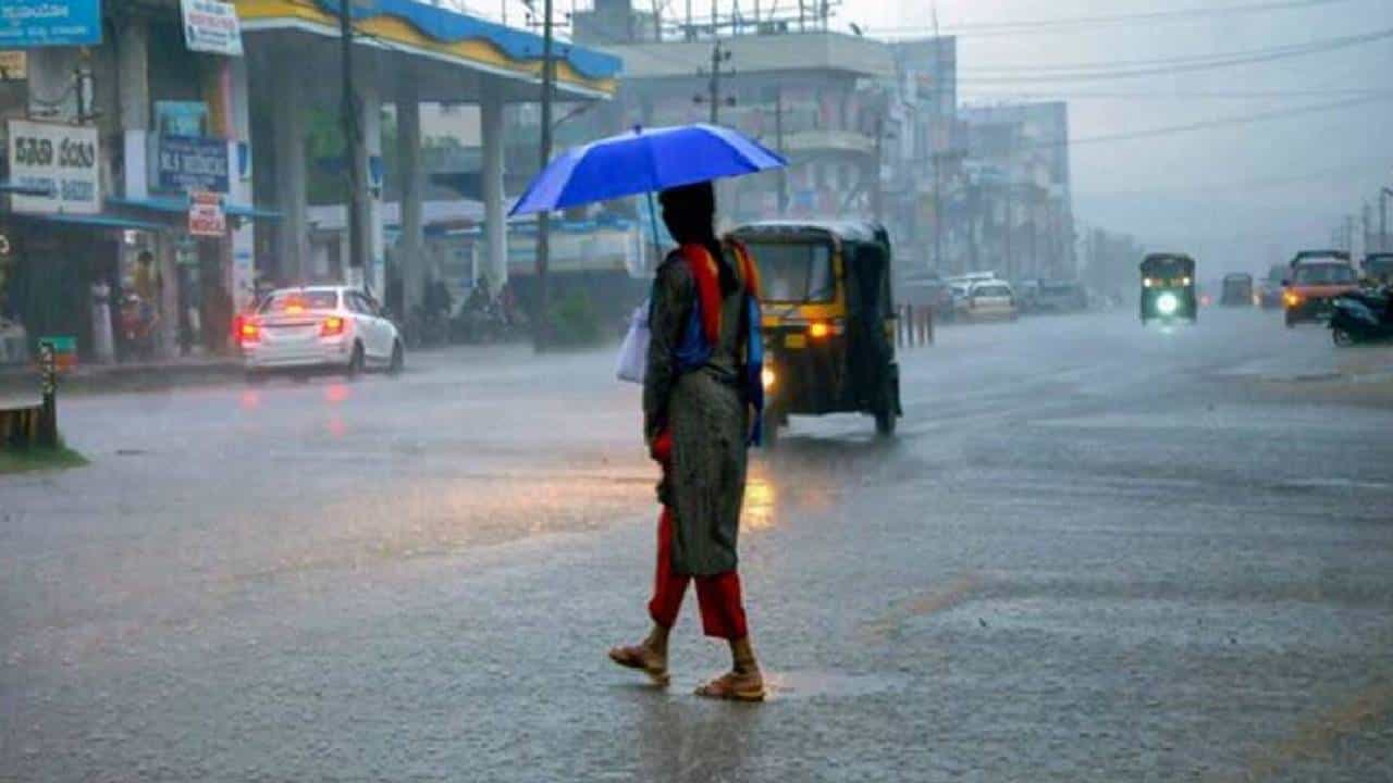 Karnataka Rain: ರಾಜ್ಯದಲ್ಲಿ ಇನ್ನೂ 4 ದಿನ ಭಾರಿ ಮಳೆ ಸಾಧ್ಯತೆ: ಹವಾಮಾನ ಇಲಾಖೆ ಮುನ್ಸೂಚನೆ Karnataka Rain: ರಾಜ್ಯದಲ್ಲಿ ಇನ್ನೂ 4 ದಿನ ಭಾರಿ ಮಳೆ ಸಾಧ್ಯತೆ: ಹವಾಮಾನ ಇಲಾಖೆ ಮುನ್ಸೂಚನೆ