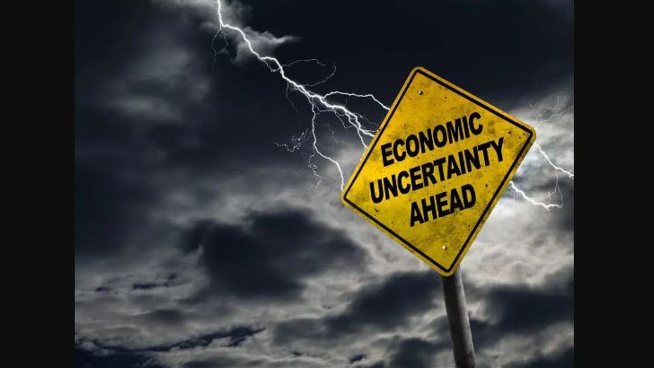 Asian Economy: ಏಷ್ಯಾದ ಕೆಲವು ಆರ್ಥ ವ್ಯವಸ್ಥೆಗಳಿಗೆ ಹಿಂಜರಿತದ ಗಂಡಾಂತರ ಎದುರಿಗೇ ಇದೆ- ಸಮೀಕ್ಷೆಗಳ ಒಟ್ಟಾಭಿಪ್ರಾಯ! Asian Economy: ಏಷ್ಯಾದ ಕೆಲವು ಆರ್ಥ ವ್ಯವಸ್ಥೆಗಳಿಗೆ ಹಿಂಜರಿತದ ಗಂಡಾಂತರ ಎದುರಿಗೇ ಇದೆ- ಸಮೀಕ್ಷೆಗಳ ಒಟ್ಟಾಭಿಪ್ರಾಯ!