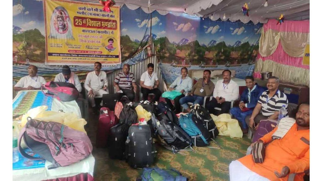 Amarnath cloudburst incident kalaburgi bablad mutt swamiji team returns safely 