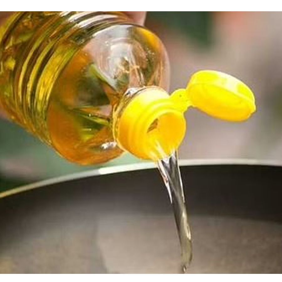 ಎಣ್ಣೆ - ಶನಿವಾರದ ದಿನ ಯಾವುದೇ ರೀತಿಯ ಎಣ್ಣೆಯನ್ನು ಮನೆಗೆ ತರಬಾರದು. ಶನಿವಾರದಂದು ಮನೆಯಲ್ಲಿ ಎಣ್ಣೆಯನ್ನು ತರುವುದು ಮನೆಯಲ್ಲಿ ತೊಂದರೆ ಅಥವಾ ರೋಗವನ್ನು ತರಬಹುದು, ಆದರೆ ಈ ದಿನ ಶನಿಗೆ ಎಣ್ಣೆಯನ್ನು ಅರ್ಪಿಸುವುದರಿಂದ ಸಂತೋಷವಾಗುತ್ತದೆ.