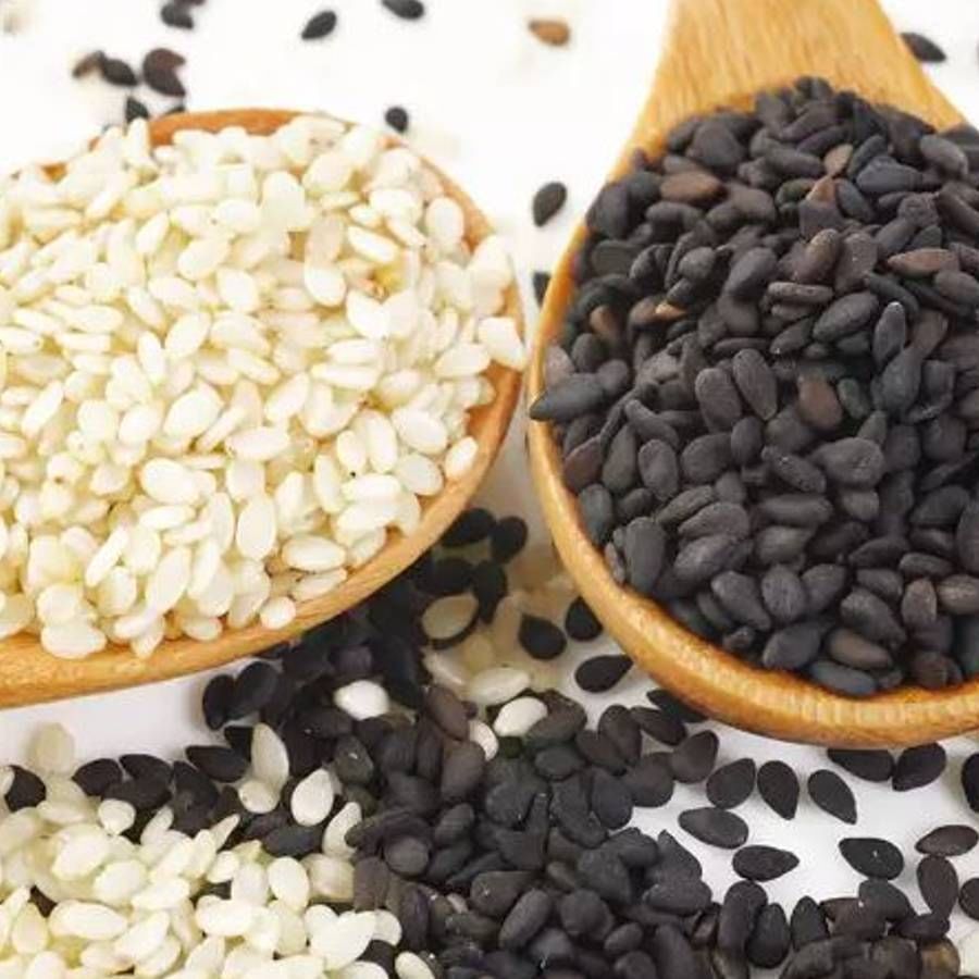 ಕಪ್ಪು ಎಳ್ಳು ಬೀಜಗಳು - ಈ ದಿನ ಕಪ್ಪು ಎಳ್ಳು ಬೀಜಗಳನ್ನು ಖರೀದಿಸುವುದನ್ನು ನಿಷೇಧಿಸಲಾಗಿದೆ. ಶನಿ ದಶಾದಲ್ಲಿ ಕಪ್ಪು ಎಳ್ಳನ್ನು ದಾನ ಮಾಡುವುದು ಬಹಳ ಮುಖ್ಯ, ಆದರೆ ಶನಿವಾರದಂದು ಕಪ್ಪು ಎಳ್ಳನ್ನು ತರುವುದು ಶನಿಯ ಆಗಮನಕ್ಕೆ ಸಮಾನವೆಂದು ಪರಿಗಣಿಸಲಾಗುತ್ತದೆ.