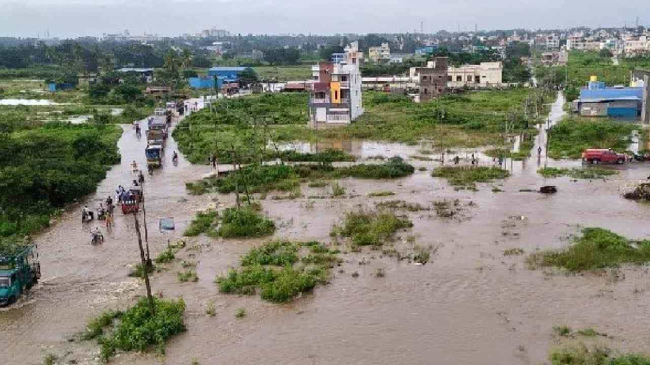 ಮೈಸೂರು-ಬೆಂಗಳೂರು ರಾಷ್ಟ್ರೀಯ ಹೆದ್ದಾರಿಯಲ್ಲಿ ಸಂಚಾರಕ್ಕೆ ಅವಕಾಶ: ಭಾರೀ ವಾಹನ ಸಂಚಾರಕ್ಕೆ ನಿಷೇಧ ಮೈಸೂರು-ಬೆಂಗಳೂರು ರಾಷ್ಟ್ರೀಯ ಹೆದ್ದಾರಿಯಲ್ಲಿ ಸಂಚಾರಕ್ಕೆ ಅವಕಾಶ: ಭಾರೀ ವಾಹನ ಸಂಚಾರಕ್ಕೆ ನಿಷೇಧ