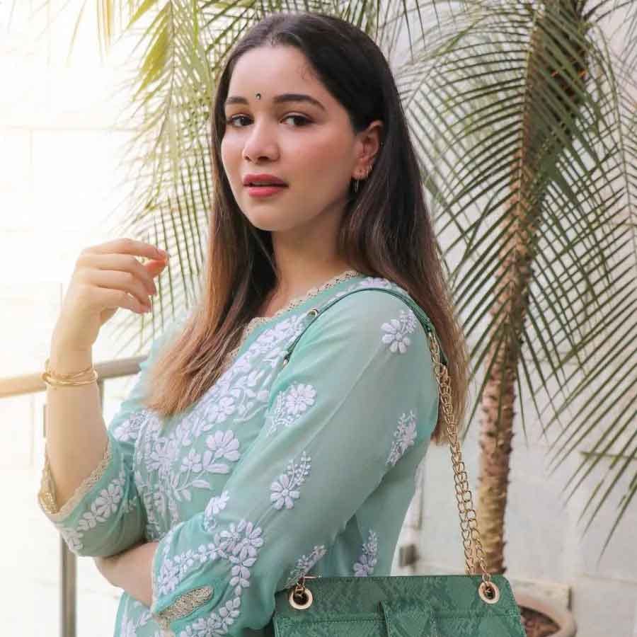 ಭಾರತದ ಯುವ ಓಪನರ್ ಶುಭ್ಮನ್ ಗಿಲ್ ಹಾಗೂ ಸಚಿನ್ ತೆಂಡೂಲ್ಕರ್ ಅವರ ಪುತ್ರಿ ಸಾರಾ ತೆಂಡೂಲ್ಕರ್ ಮತ್ತೊಮ್ಮೆ ಸುದ್ದಿಯಲ್ಲಿದ್ದಾರೆ. ಈ ಇಬ್ಬರ ಹೆಸರುಗಳು ಸೋಶಿಯಲ್ ಮೀಡಿಯಾದಲ್ಲಿ ಸಾಕಷ್ಟು ಟ್ರೆಂಡ್ ಆಗಿವೆ. ಈ ಹಿಂದೆಯೂ ಕೂಡ ಇವರಿಬ್ಬರ ನಡುವಿನ ಪ್ರೇಮ ಕಾವ್ಯಾದ ಬಗ್ಗೆ ಹಲವು ಊಹಾಪೋಹಗಳು ಎದ್ದಿದ್ದವು