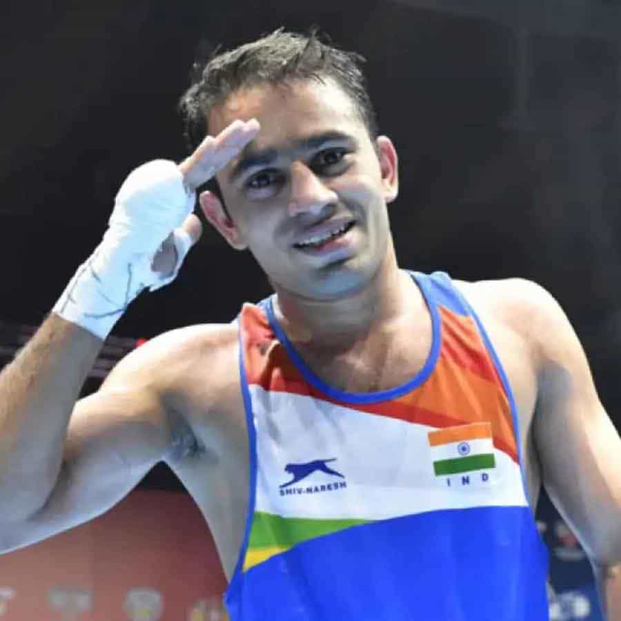 ಬರ್ಮಿಂಗ್ಹ್ಯಾಮ್ನಲ್ಲಿ ನಡೆಯುತ್ತಿರುವ ಕಾಮನ್ವೆಲ್ತ್ ಗೇಮ್ಸ್ನಲ್ಲಿ ಏಳನೇ ದಿನ ಭಾರತ ಬಾಕ್ಸಿಂಗ್ನಲ್ಲಿ ಪದಕಗಳನ್ನು ಖಚಿತಪಡಿಸಿಕೊಂಡಿದೆ. ಅಮಿತ್ ಪಂಗಲ್, ಜಾಸ್ಮಿನ್ ಅವರಂತಹ ಬಾಕ್ಸರ್ಗಳು ಭಾರತಕ್ಕೆ ಪದಕಗಳನ್ನು ಖಚಿತಪಡಿಸಿದ್ದಾರೆ. ಅಲ್ಲದೆ ಇತರ ಹಲವು ಕ್ರೀಡೆಗಳಲ್ಲಿ ಯಶಸ್ಸನ್ನು ಗಳಿಸಿದ್ದಾರೆ. ಸದ್ಯಕ್ಕೆ ಭಾರತದಲ್ಲಿ ಪರಿಸ್ಥಿತಿ ಉತ್ತಮವಾಗಿ ಕಾಣುತ್ತಿದೆ. ಮುಂದಿನ ದಿನಗಳಲ್ಲಿ ಅವರು ಹೆಚ್ಚು ಹೆಚ್ಚು ಪದಕಗಳನ್ನು ಗೆಲ್ಲುವ ನಿರೀಕ್ಷೆಯಿದೆ. ಕ್ರೀಡಾಕೂಟದ ಎಂಟನೇ ದಿನ ಅಂದರೆ ಶುಕ್ರವಾರ, ಭಾರತದ ಕಾರ್ಯಕ್ರಮ ಹೀಗಿದೆ.