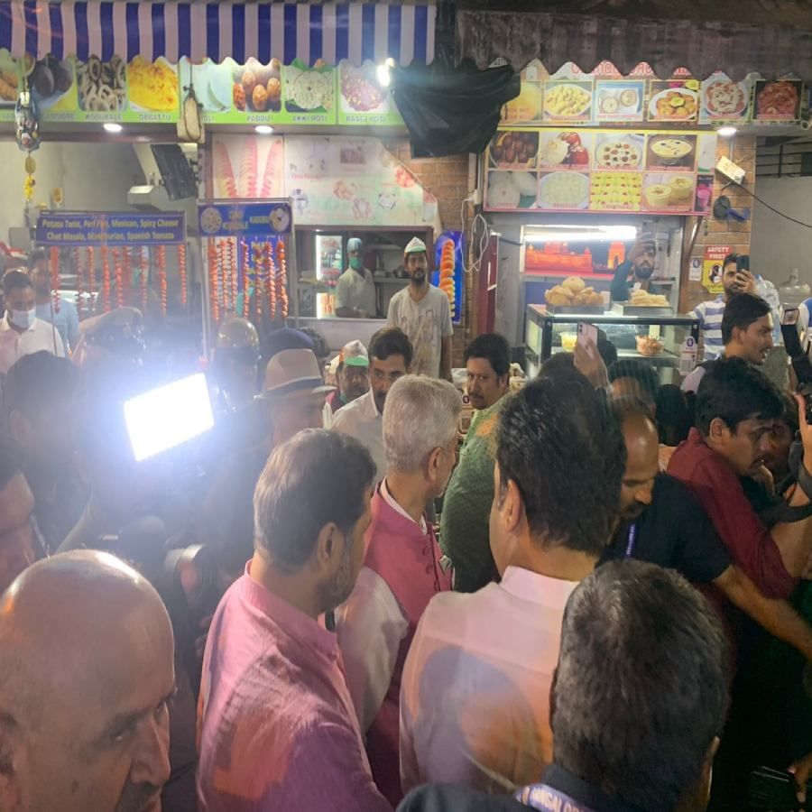 Union minister s Jai shankar visited Sajjan Rao Circle Food street this evening 12 August