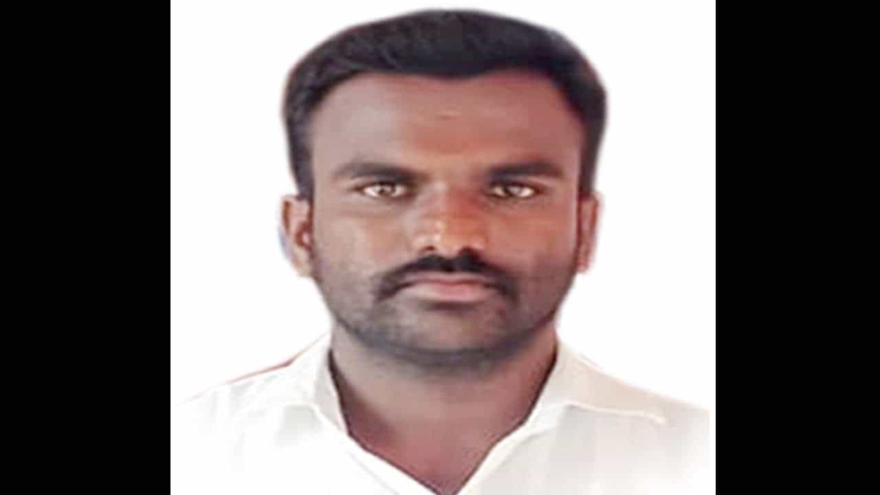 ಪೊಲೀಸ್ ಹೆಡ್ ಕಾನ್ಸಟೇಬಲ್ಗೆ ಬೆದರಿಕೆ, ಹಲ್ಲೆ ಆರೋಪ; ಹುಣಸೂರು ನಗರಸಭೆ ಸದಸ್ಯನ ವಿರುದ್ಧ ಪ್ರಕರಣ ದಾಖಲು ಪೊಲೀಸ್ ಹೆಡ್ ಕಾನ್ಸಟೇಬಲ್ಗೆ ಬೆದರಿಕೆ, ಹಲ್ಲೆ ಆರೋಪ; ಹುಣಸೂರು ನಗರಸಭೆ ಸದಸ್ಯನ ವಿರುದ್ಧ ಪ್ರಕರಣ ದಾಖಲು