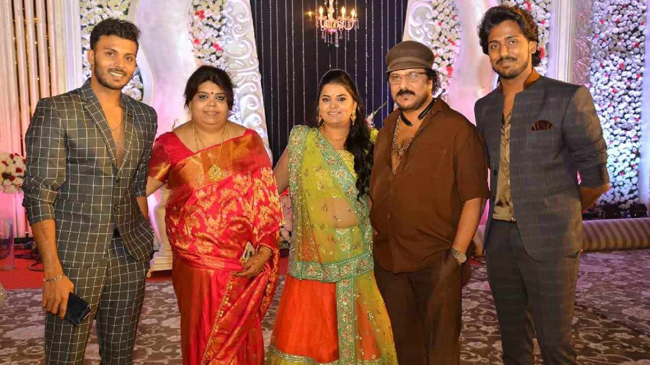Manoranjan Ravichandran: ರವಿಚಂದ್ರನ್ ಕುಟುಂಬದಲ್ಲಿ 3 ದಿನಗಳ ಕಾಲ ಮದುವೆ ಸಂಭ್ರಮ Manoranjan Ravichandran: ರವಿಚಂದ್ರನ್ ಕುಟುಂಬದಲ್ಲಿ 3 ದಿನಗಳ ಕಾಲ ಮದುವೆ ಸಂಭ್ರಮ