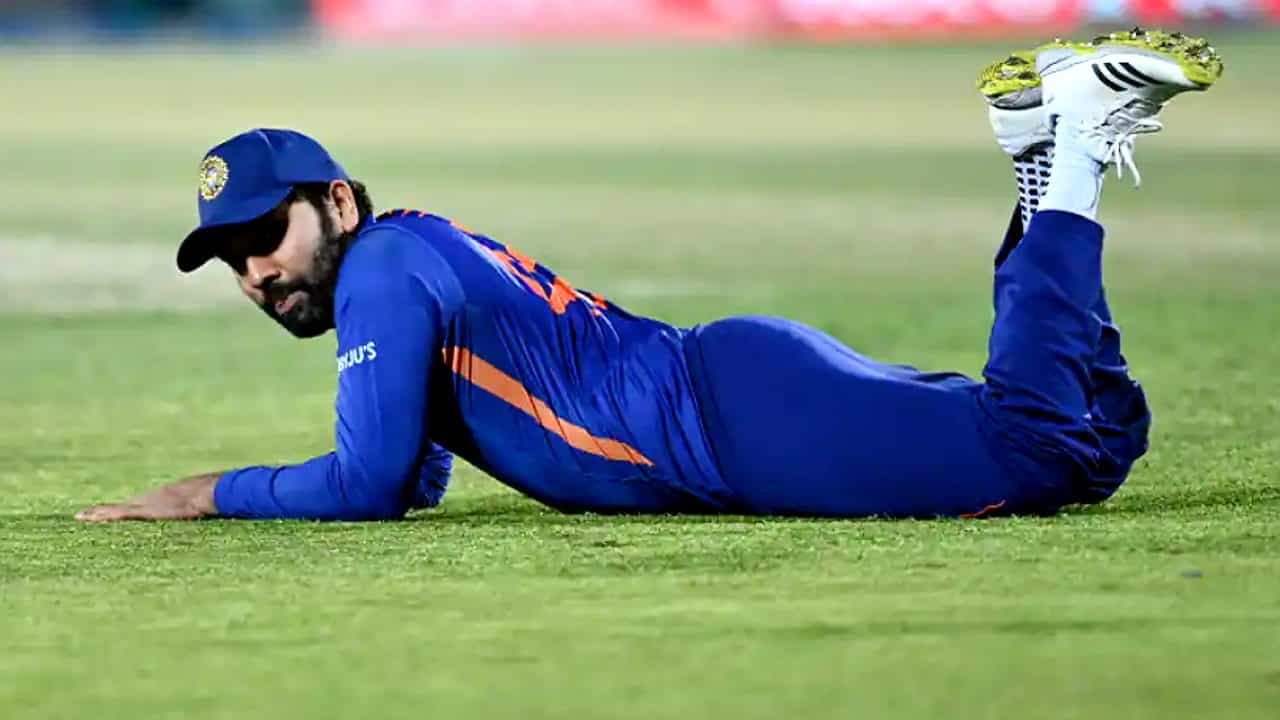 Rohit Sharma: ಟೀಮ್ ಇಂಡಿಯಾಗೆ ಚಿಂತೆ ಶುರು: ಮತ್ತೆ ಗಾಯಗೊಂಡ ರೋಹಿತ್ ಶರ್ಮಾ..! Rohit Sharma: ಟೀಮ್ ಇಂಡಿಯಾಗೆ ಚಿಂತೆ ಶುರು: ಮತ್ತೆ ಗಾಯಗೊಂಡ ರೋಹಿತ್ ಶರ್ಮಾ..!
