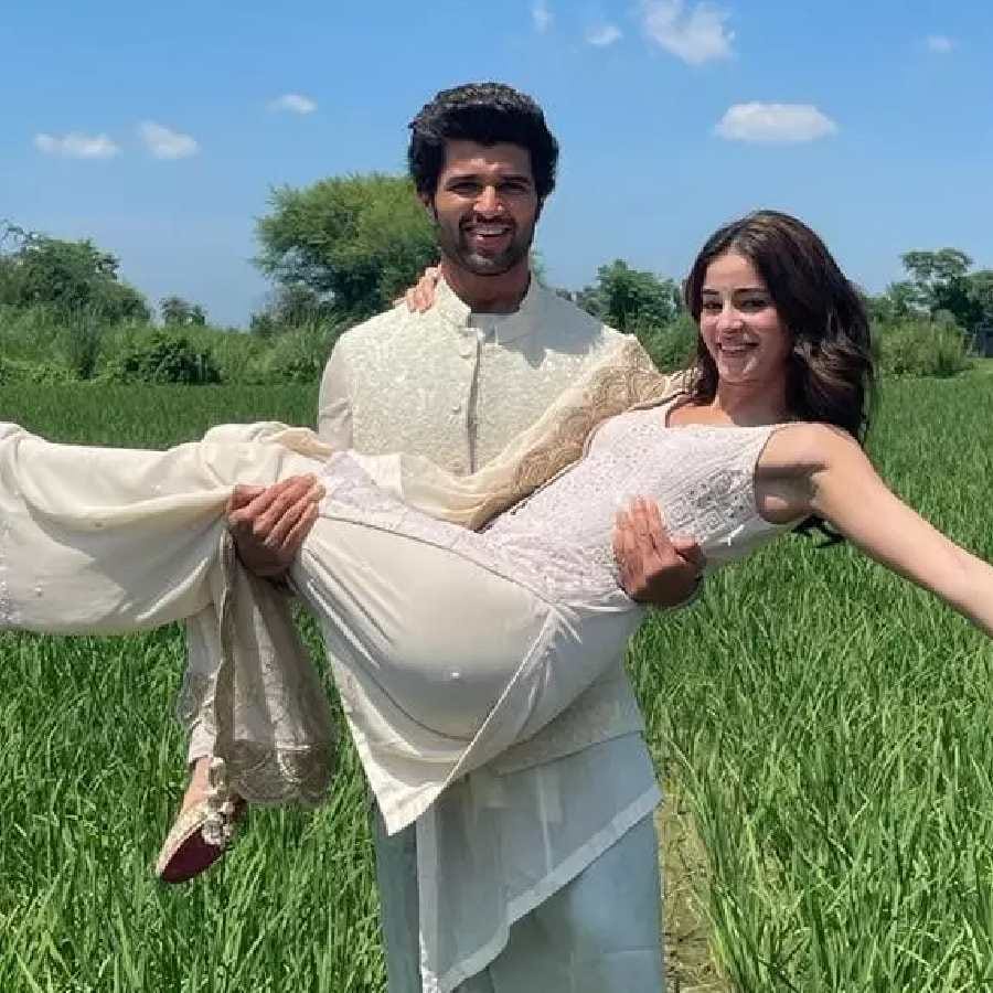 ವಿಶೇಷ ಎಂದರೆ ಈ ಹಾಡಿಗೂ ಮುನ್ನ ಲೈಗರ್ ಚಿತ್ರದ ನಾಯಕ-ನಾಯಕಿ ದೇಸಿ ಸ್ಟೈಲ್ನಲ್ಲಿ ಪಂಜಾಬಿನಲ್ಲಿ ಫೋಟೋಶೂಟ್ ಮಾಡಿಸಿಕೊಂಡಿದ್ದರು.