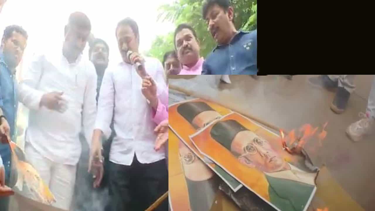 ಧಾರವಾಡ: ವೀರ್ ಸಾವರ್ಕರ್ ಫೋಟೋಗೆ ಮೊಟ್ಟೆ ಹೊಡೆದು, ಕಾಲಿನಲ್ಲಿ ತುಳಿದು, ಬೆಂಕಿ ಹಚ್ಚಿ ಕಾಂಗ್ರೆಸ್ ಕಾರ್ಯಕರ್ತರಿಂದ ಆಕ್ರೋಶ ಧಾರವಾಡ: ವೀರ್ ಸಾವರ್ಕರ್ ಫೋಟೋಗೆ ಮೊಟ್ಟೆ ಹೊಡೆದು, ಕಾಲಿನಲ್ಲಿ ತುಳಿದು, ಬೆಂಕಿ ಹಚ್ಚಿ ಕಾಂಗ್ರೆಸ್ ಕಾರ್ಯಕರ್ತರಿಂದ ಆಕ್ರೋಶ