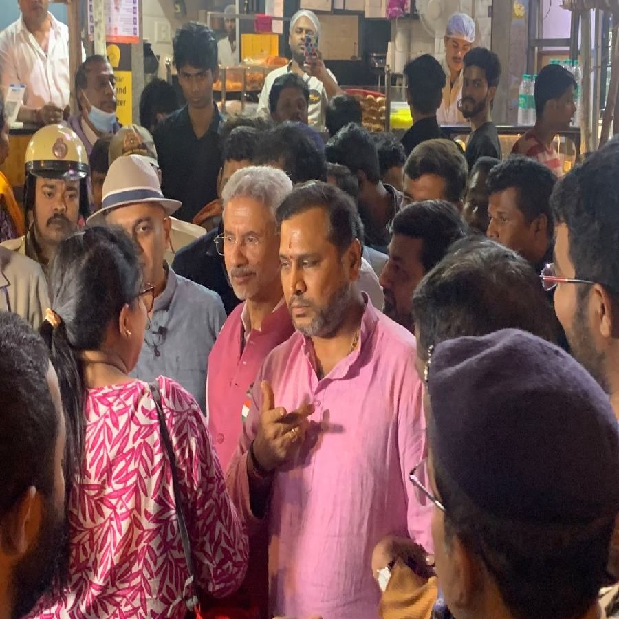 Union minister s Jai shankar visited Sajjan Rao Circle Food street this evening 12 August