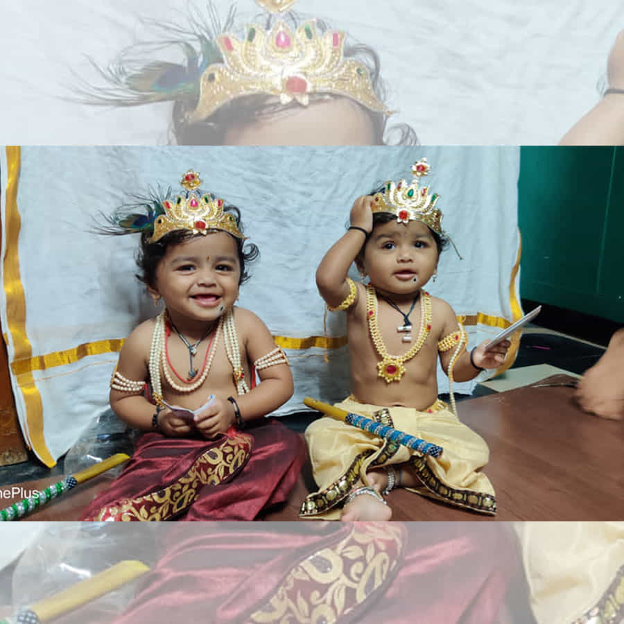 ಮಕ್ಕಳ ಹೆಸರು: ಆರ್ನಾ ಮತ್ತು ಆಯನಾ, ಅಪ್ಪ- ಮಂಜುನಾಥ್ ಅಮ್ಮ -ಸ್ನೇಹಾ ಮಳಗಿ, ಊರು – ಗುಳೇದಗುಡ್ಡ