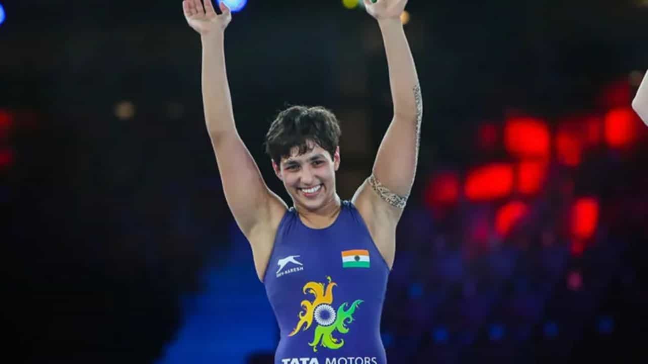 CWG 2022: ಚಿನ್ನ ಗೆಲ್ಲುವ ಕನಸು ಭಗ್ನ; ಕುಸ್ತಿಯಲ್ಲಿ ಭಾರತಕ್ಕೆ ಮೊದಲ ಬೆಳ್ಳಿ ಪದಕ ಗೆದ್ದ ಅನ್ಶು ಮಲಿಕ್..! CWG 2022: ಚಿನ್ನ ಗೆಲ್ಲುವ ಕನಸು ಭಗ್ನ; ಕುಸ್ತಿಯಲ್ಲಿ ಭಾರತಕ್ಕೆ ಮೊದಲ ಬೆಳ್ಳಿ ಪದಕ ಗೆದ್ದ ಅನ್ಶು ಮಲಿಕ್..!
