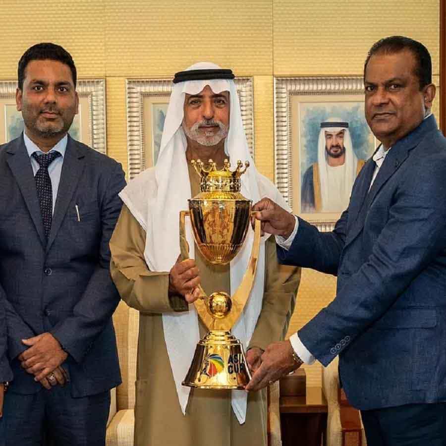 ಆಗಸ್ಟ್ 27 ರಂದು ಆರಂಭವಾಗಲಿರುವ ಏಷ್ಯಾಕಪ್ನಲ್ಲಿ ಮೊದಲ ಪಂದ್ಯ ಅಫ್ಘಾನಿಸ್ತಾನ ಮತ್ತು ಬಾಂಗ್ಲಾದೇಶ ನಡುವೆ ನಡೆಯಲಿದೆ. ಮತ್ತೊಂದೆಡೆ, ಭಾರತ ತಂಡ ಆಗಸ್ಟ್ 28 ರಂದು ಪಾಕಿಸ್ತಾನವನ್ನು ಎದುರಿಸಲಿದೆ. ಈ ಎರಡು ತಂಡಗಳ ಹಣಾಹಣಿಗಾಗಿ ಇಡೀ ಕ್ರಿಕೆಟ್ ಲೋಕವೇ ಕಾದು ಕುಳಿತಿದೆ. ಏಕೆಂದರೆ ಈ ಎರಡು ತಂಡಗಳು ಐಸಿಸಿ ಈವೆಂಟ್ಗಳಲ್ಲಿ ಮಾತ್ರ ಮುಖಾಮುಖಿಯಾಗುತ್ತವೆ. ಅಂದಹಾಗೆ, ನಾವು ಏಷ್ಯಾಕಪ್ನಲ್ಲಿ ಭಾರತದ ಬಗ್ಗೆ ಮಾತನಾಡಿದರೆ, ತಂಡದ ಬ್ಯಾಟರ್ಗಳು ಈ ಪಂದ್ಯಾವಳಿಯಲ್ಲಿ ಅದ್ಭುತ ಪ್ರದರ್ಶನ ನೀಡಿದ್ದಾರೆ. ಅದರಲ್ಲೂ ಏಷ್ಯಾಕಪ್ನಲ್ಲಿ ಅತಿ ಹೆಚ್ಚು ರನ್ ಗಳಿಸಿರುವ ಟೀಂ ಇಂಡಿಯಾ ಕ್ರಿಕೆಟಿಗರ ಬಗ್ಗೆ ಒಂದಿಷ್ಟು ಮಾಹಿತಿ ಇಲ್ಲಿದೆ.