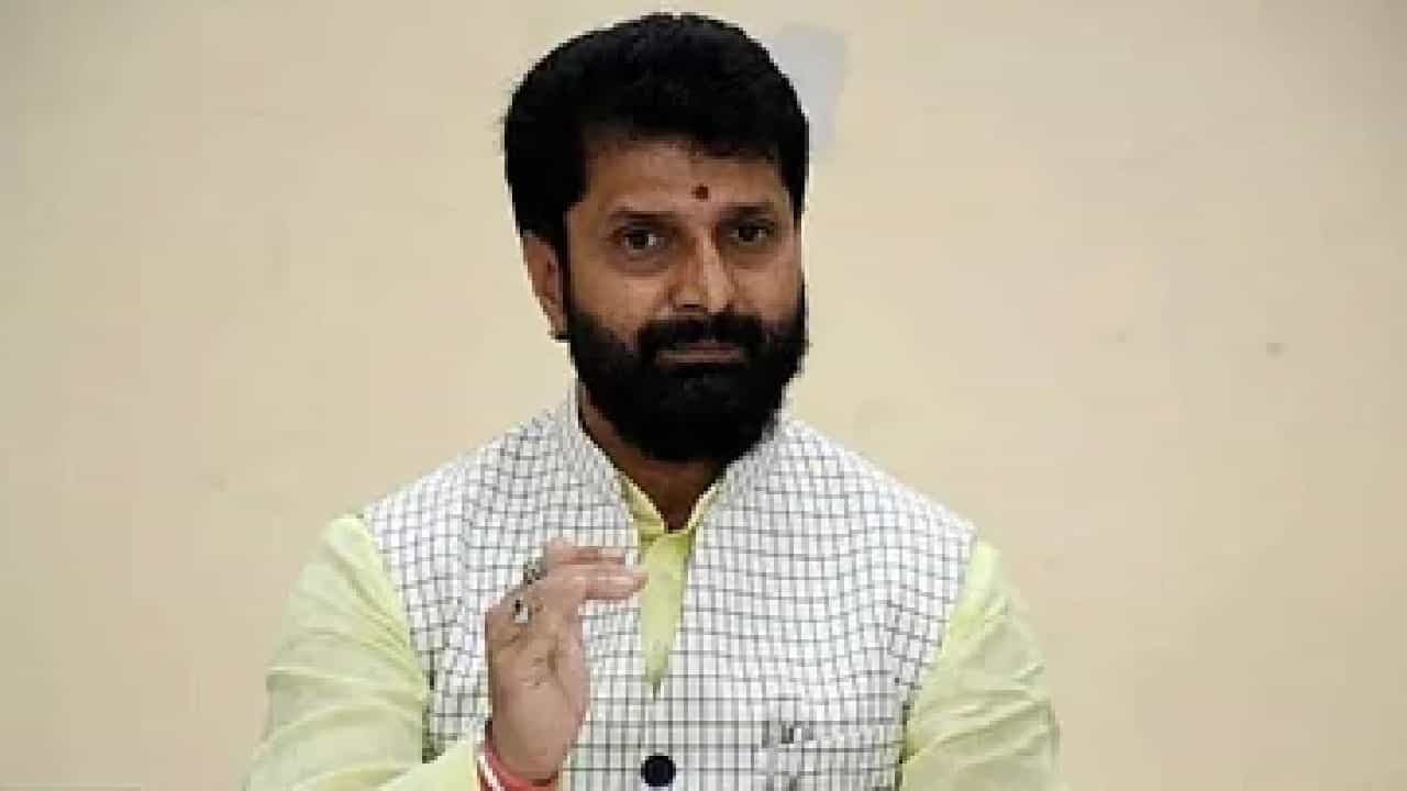 CT Ravi: ಪಾಕಿಸ್ತಾನಕ್ಕೆ ಹೋಗ್ತೀವಿ ಅನ್ನೋರ್ನ ಫ್ರೀಯಾಗಿ ಕಳಿಸ್ತೀವಿ; ಕ್ಲಬ್ಹೌಸ್ನಲ್ಲಿ ಪಾಕ್ ಪರ ಘೋಷಣೆಗೆ ಸಿಟಿ ರವಿ ಆಕ್ಷೇಪ CT Ravi: ಪಾಕಿಸ್ತಾನಕ್ಕೆ ಹೋಗ್ತೀವಿ ಅನ್ನೋರ್ನ ಫ್ರೀಯಾಗಿ ಕಳಿಸ್ತೀವಿ; ಕ್ಲಬ್ಹೌಸ್ನಲ್ಲಿ ಪಾಕ್ ಪರ ಘೋಷಣೆಗೆ ಸಿಟಿ ರವಿ ಆಕ್ಷೇಪ