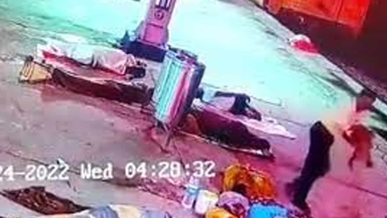 ಮಕ್ಕಳನ್ನು ಕದ್ದು ಮಾರುವ ದಂಧೆ: ಉತ್ತರ ಪ್ರದೇಶದ ರೈಲ್ವೇ ನಿಲ್ದಾಣದಿಂದ ಅಪಹರಣಕ್ಕೊಳಗಾದ ಮಗು ಬಿಜೆಪಿ ಕಾರ್ಪೊರೇಟರ್ ಮನೆಯಲ್ಲಿ ಪತ್ತೆ ಮಕ್ಕಳನ್ನು ಕದ್ದು ಮಾರುವ ದಂಧೆ: ಉತ್ತರ ಪ್ರದೇಶದ ರೈಲ್ವೇ ನಿಲ್ದಾಣದಿಂದ ಅಪಹರಣಕ್ಕೊಳಗಾದ ಮಗು ಬಿಜೆಪಿ ಕಾರ್ಪೊರೇಟರ್ ಮನೆಯಲ್ಲಿ ಪತ್ತೆ