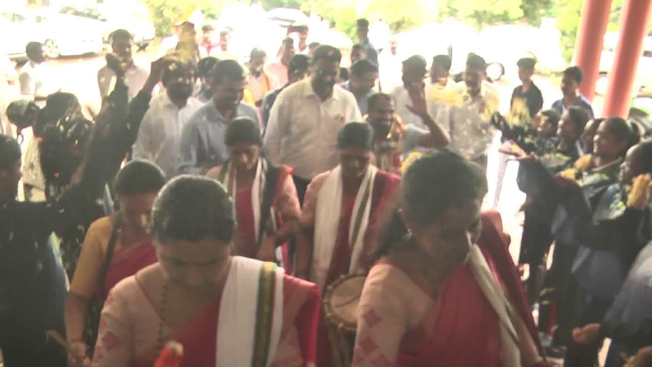 Commonwealth Games: ಕಾಮನ್ವೆಲ್ತ್ ಕ್ರೀಡಾಕೂಟದಲ್ಲಿ ಕಂಚಿನ ಪದಕ ಗೆದ್ದು ಬೀಗಿದ ಗುರುರಾಜ್ಗೆ ತವರೂರಲ್ಲಿ ಅದ್ದೂರಿ ಸ್ವಾಗತ Commonwealth Games: ಕಾಮನ್ವೆಲ್ತ್ ಕ್ರೀಡಾಕೂಟದಲ್ಲಿ ಕಂಚಿನ ಪದಕ ಗೆದ್ದು ಬೀಗಿದ ಗುರುರಾಜ್ಗೆ ತವರೂರಲ್ಲಿ ಅದ್ದೂರಿ ಸ್ವಾಗತ