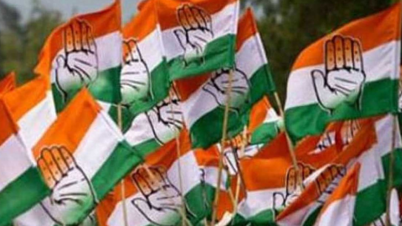 ಕಾಂಗ್ರೆಸ್ ಟಿಕೆಟ್ಗೆ 400ಕ್ಕೂ ಆಕಾಂಕ್ಷಿಗಳಿಂದ ಅರ್ಜಿ ಸಲ್ಲಿಕೆ: ಸಾವಿರಕ್ಕೂ ಹೆಚ್ಚು ಮಂದಿಯಿಂದ ಅರ್ಜಿ ಸ್ವೀಕಾರ ಕಾಂಗ್ರೆಸ್ ಟಿಕೆಟ್ಗೆ 400ಕ್ಕೂ ಆಕಾಂಕ್ಷಿಗಳಿಂದ ಅರ್ಜಿ ಸಲ್ಲಿಕೆ: ಸಾವಿರಕ್ಕೂ ಹೆಚ್ಚು ಮಂದಿಯಿಂದ ಅರ್ಜಿ ಸ್ವೀಕಾರ