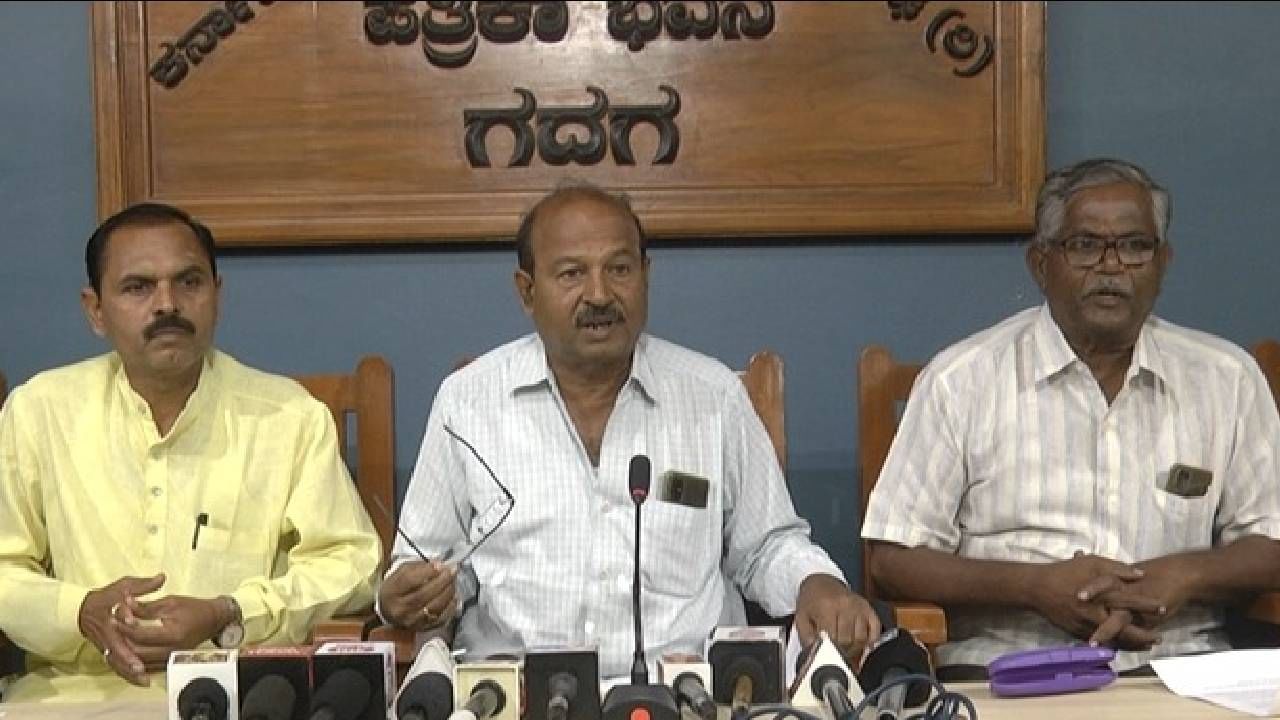 ಕೆಂಪಣ್ಣ ನಮ್ಮ ಗುತ್ತಿಗೆದಾರರ ಸಂಘದ ಅಧ್ಯಕ್ಷರೇ ಅಲ್ಲಾ: ಕೆಂಪಣ್ಣ ವಿರುದ್ಧ ಗದಗ ಗುತ್ತಿಗೆದಾರರು ಆಕ್ರೋಶ ಕೆಂಪಣ್ಣ ನಮ್ಮ ಗುತ್ತಿಗೆದಾರರ ಸಂಘದ ಅಧ್ಯಕ್ಷರೇ ಅಲ್ಲಾ: ಕೆಂಪಣ್ಣ ವಿರುದ್ಧ ಗದಗ ಗುತ್ತಿಗೆದಾರರು ಆಕ್ರೋಶ