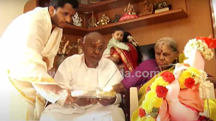 ಪದ್ಮನಾಭನಗರದ ತಮ್ಮ ನಿವಾಸದಲ್ಲಿ ಮಾಜಿ ಪ್ರಧಾನಿ ಹೆಚ್ ಡಿ ದೇವೇಗೌಡ ಗಣೇಶೋತ್ಸವ ಅಚರಿಸಿದರು ಪದ್ಮನಾಭನಗರದ ತಮ್ಮ ನಿವಾಸದಲ್ಲಿ ಮಾಜಿ ಪ್ರಧಾನಿ ಹೆಚ್ ಡಿ ದೇವೇಗೌಡ ಗಣೇಶೋತ್ಸವ ಅಚರಿಸಿದರು