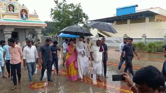 ಮನೆ ದೇವರಿಗೆ ಮೊಮ್ಮಗನ ಮುಡಿ ನೀಡಿ ಪೂಜೆ ಸಲ್ಲಿಸಿದ ಹೆಚ್​ಡಿ ಕುಮಾರಸ್ವಾಮಿ