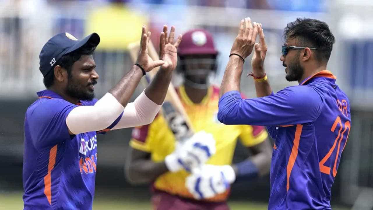 IND vs WI: ಭಾರತದ ಸ್ಪಿನ್ ದಾಳಿಗೆ ತತ್ತರಿಸಿದ ವಿಂಡೀಸ್; 4-1 ಅಂತರದಲ್ಲಿ ಸರಣಿ ಗೆದ್ದ ರೋಹಿತ್ ಪಡೆ IND vs WI: ಭಾರತದ ಸ್ಪಿನ್ ದಾಳಿಗೆ ತತ್ತರಿಸಿದ ವಿಂಡೀಸ್; 4-1 ಅಂತರದಲ್ಲಿ ಸರಣಿ ಗೆದ್ದ ರೋಹಿತ್ ಪಡೆ