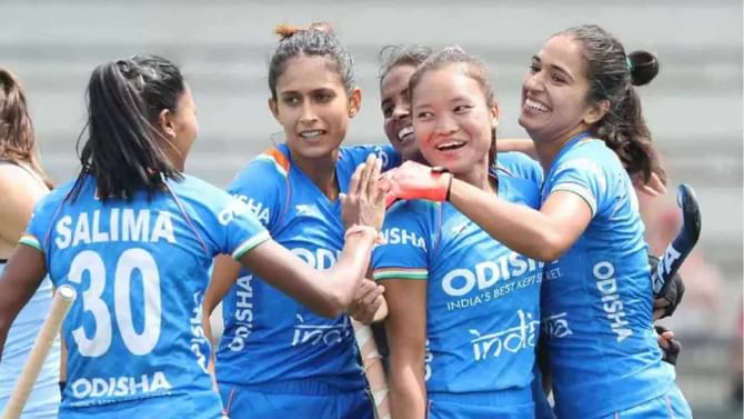 CWG 2022: ಶೂಟೌಟ್ನಲ್ಲಿ ನ್ಯೂಜಿಲೆಂಡ್ ತಂಡವನ್ನು ಸೋಲಿಸಿ ಕಂಚಿನ ಪದಕ ಗೆದ್ದ ಭಾರತ ಮಹಿಳಾ ಹಾಕಿ ತಂಡ CWG 2022: ಶೂಟೌಟ್ನಲ್ಲಿ ನ್ಯೂಜಿಲೆಂಡ್ ತಂಡವನ್ನು ಸೋಲಿಸಿ ಕಂಚಿನ ಪದಕ ಗೆದ್ದ ಭಾರತ ಮಹಿಳಾ ಹಾಕಿ ತಂಡ