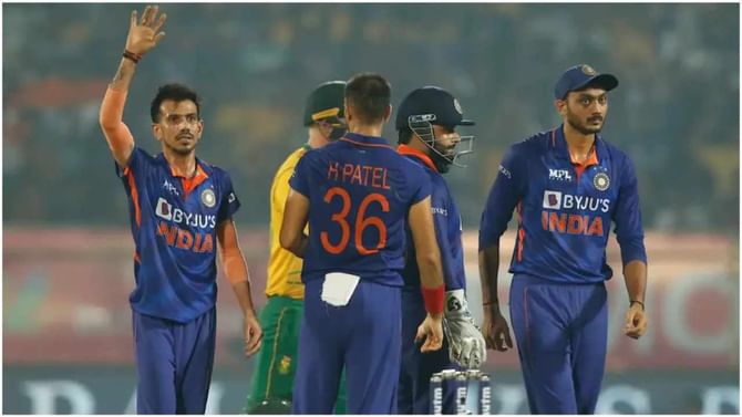 WI vs IND: ವಿಂಡೀಸ್ ವಿರುದ್ಧದ ಟಿ20 ಸರಣಿಯಿಂದ ಟೀಂ ಇಂಡಿಯಾದ ಸ್ಟಾರ್ ಬೌಲರ್ ಔಟ್..! WI vs IND: ವಿಂಡೀಸ್ ವಿರುದ್ಧದ ಟಿ20 ಸರಣಿಯಿಂದ ಟೀಂ ಇಂಡಿಯಾದ ಸ್ಟಾರ್ ಬೌಲರ್ ಔಟ್..!