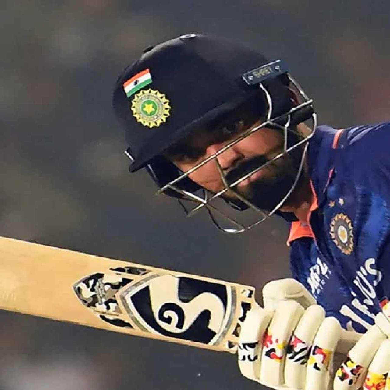 ಕೆಎಲ್ ರಾಹುಲ್ ಏಷ್ಯಾಕಪ್ ತಯಾರಿಗಾಗಿ ಜಿಂಬಾಬ್ವೆ ಪ್ರವಾಸಕ್ಕೆ ತೆರಳಿದ್ದರು. ಏಷ್ಯಾಕಪ್‌ಗೆ ಮೊದಲು ಜಿಂಬಾಬ್ವೆಯಲ್ಲಿ ಉತ್ತಮ ಇನ್ನಿಂಗ್ಸ್‌ ಆಡಿ ತಮ್ಮ ಆತ್ಮವಿಶ್ವಾಸವನ್ನು ಹೆಚ್ಚಿಸಿಕೊಳ್ಳಲು ರಾಹುಲ್ ಬಯಸಿದ್ದರು. ಆದರೆ ಜಿಂಬಾಬ್ವೆ ಸರಣಿಯಲ್ಲಿ ರಾಹುಲ್ ಬ್ಯಾಟ್ ಫುಲ್ ಸೈಲೆಂಟ್ ಆಗಿತ್ತು.