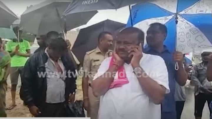 ರಾಮನಗರ ಜಿಲ್ಲೆಯಾದ್ಯಂತ ಮಳೆ, ತೊಂದರೆಗೆ ಸಿಲುಕಿದ ಜನರ ನೆರವಿಗೆ ಧಾವಿಸಿದ ಹೆಚ್ ಡಿ ಕುಮಾರಸ್ವಾಮಿ ರಾಮನಗರ ಜಿಲ್ಲೆಯಾದ್ಯಂತ ಮಳೆ, ತೊಂದರೆಗೆ ಸಿಲುಕಿದ ಜನರ ನೆರವಿಗೆ ಧಾವಿಸಿದ ಹೆಚ್ ಡಿ ಕುಮಾರಸ್ವಾಮಿ